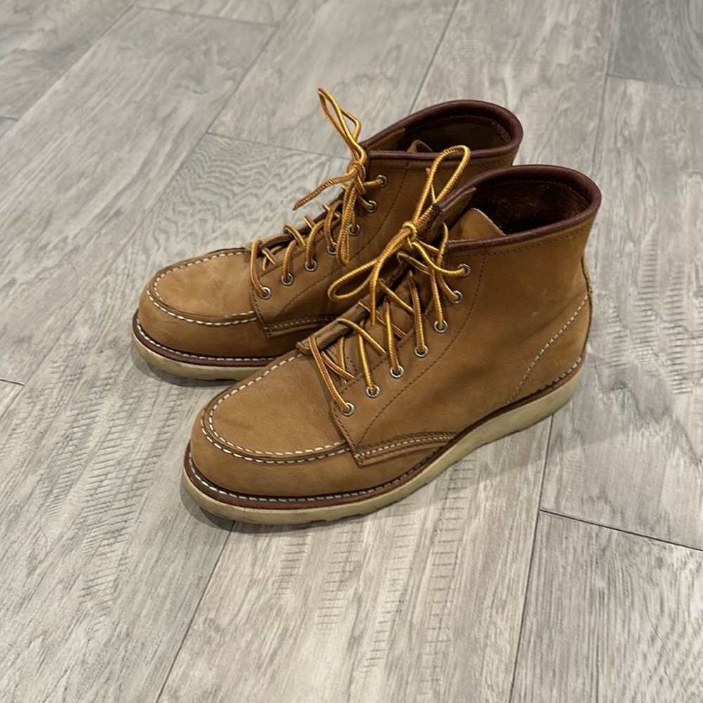 Red Wing women’s moc toe boot. Size 7.